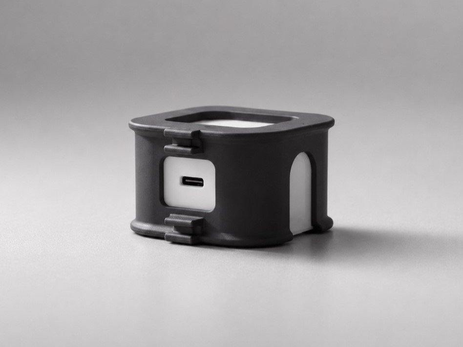 Adapter with Cable Tangler