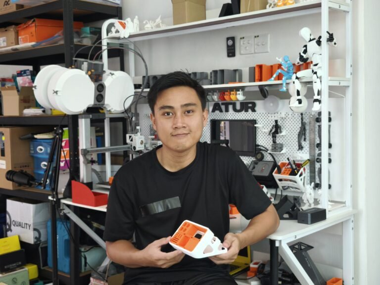 Isyraq, pengasas INHAF Studio dan pencipta ATUR.