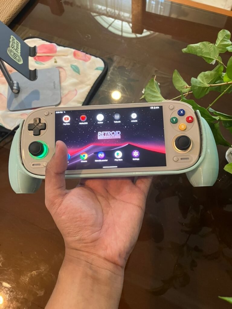 Hasil cetakan 3D guna bahan filament PETG untuk gaming console grip
